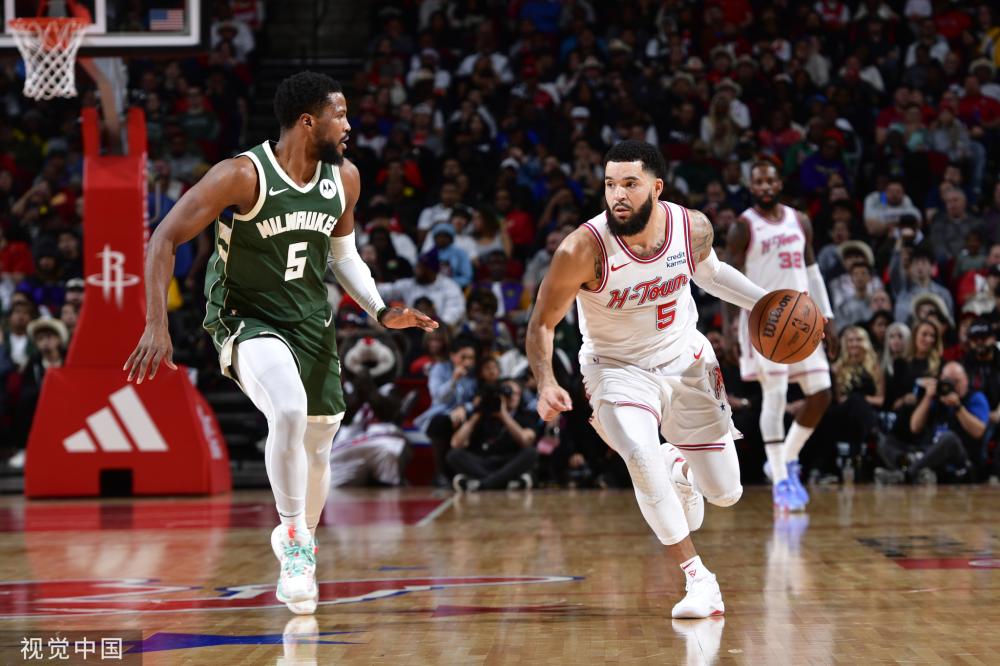 不仅符合他 不仅符合他