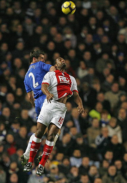 不仅符合他 不仅符合他